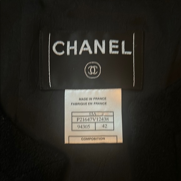 Chanel Black Collarless Jacket and Skirt Set - Picture 2 of 16